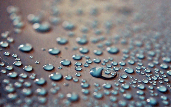 Gotas de agua asemejan la tristeza